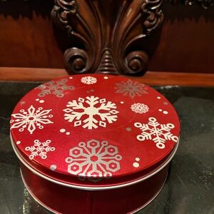 PM011426 Festive Red Snowflake Tin